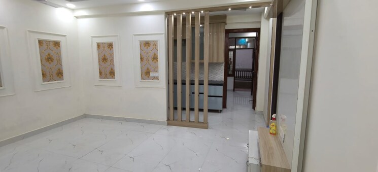 Room, sector 104 3 Bedroom 1355 Sq.Ft. Builder Floor In Sector 104 Noida 9801511