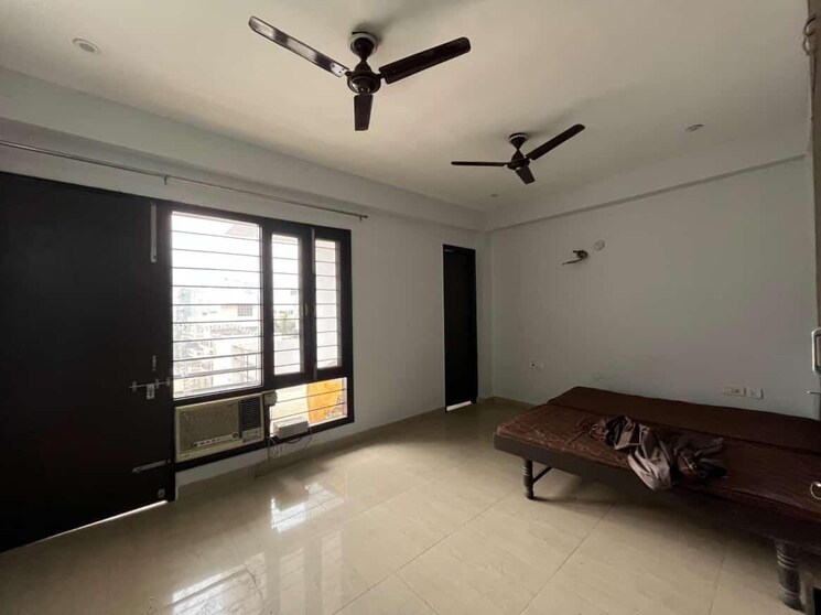 Room, shree-vardhman-victoria 3 Bedroom 1950 Sq.Ft. Apartment In Sector 70 Gurgaon 9801611