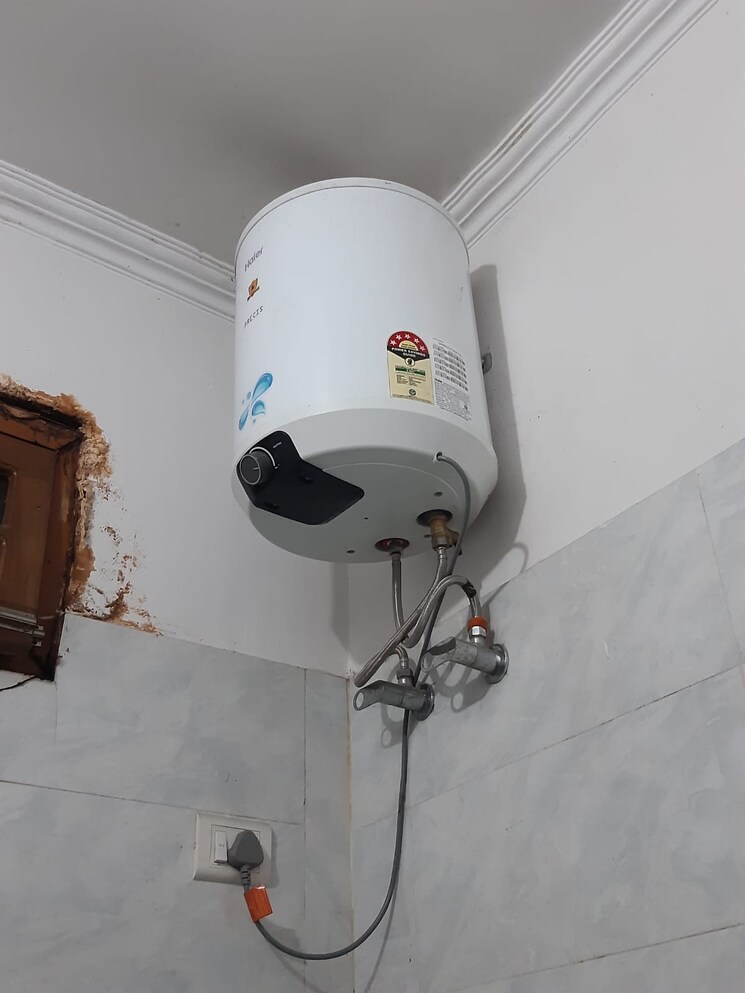 Bathroom, gomti nagar 2 Bedroom 1250 Sq.Ft. Builder Floor In Gomti Nagar Lucknow 9801641