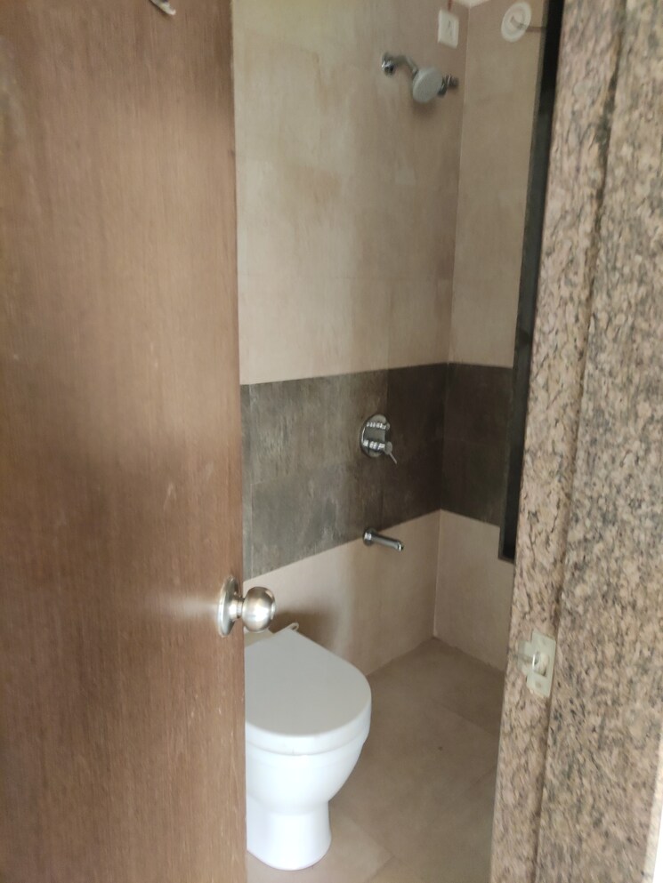 Bathroom, paradigm-ananda-residency 2 Bedroom 664 Sq.Ft. Apartment In Borivali West Mumbai 9790971