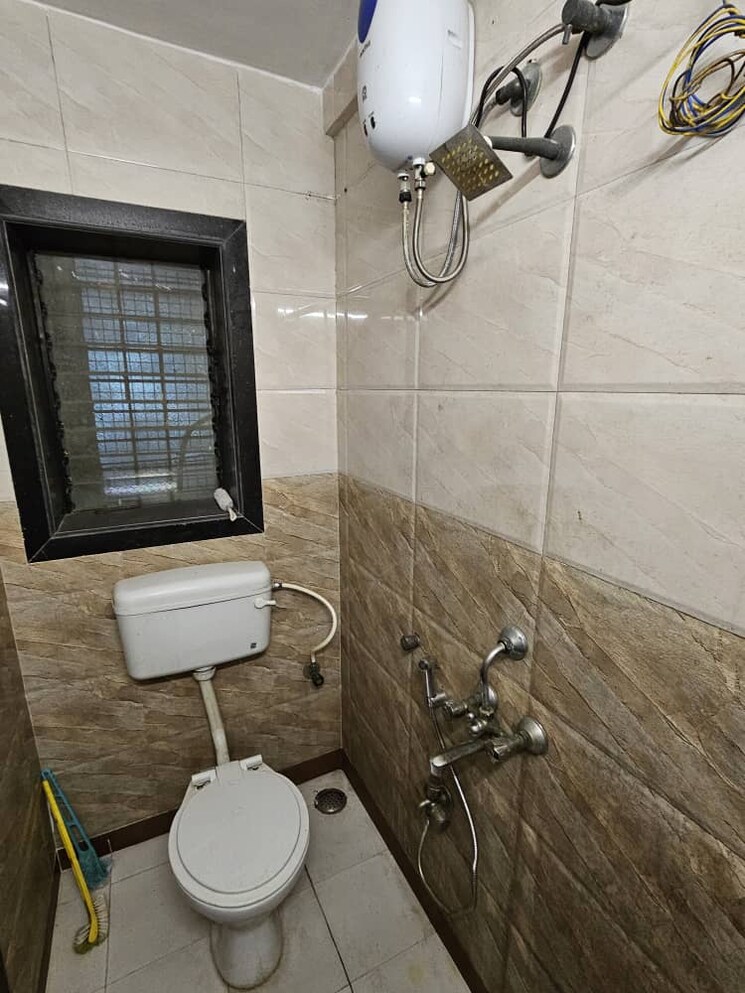 Bathroom, nutan-abhishek 2 Bedroom 840 Sq.Ft. Apartment In Andheri West Mumbai 9801806