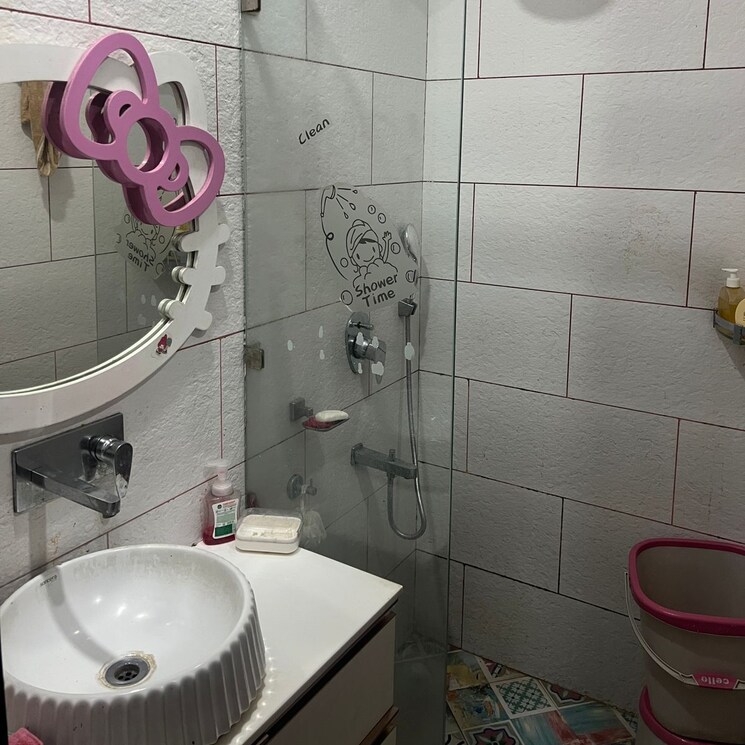 Bathroom, chittaranjan park 2 Bedroom 1000 Sq.Ft. Builder Floor In Chittaranjan Park Delhi 9801848