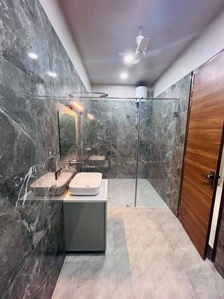 Bathroom, saket 3 Bedroom 1500 Sq.Ft. Apartment In Saket Delhi 9801897