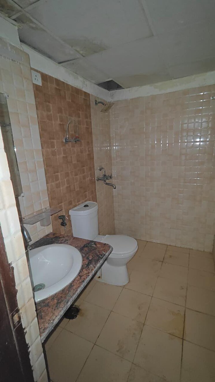 Bathroom, amrapali-silicon-city 2 Bedroom 1075 Sq.Ft. Apartment In Sector 76 Noida 9802059