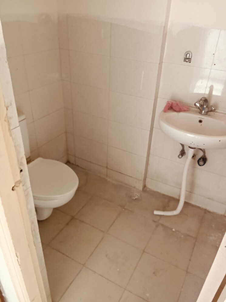 Bathroom, wave-dream-homes 2 Bedroom 808 Sq.Ft. Apartment In Wave City Ghaziabad 9802489