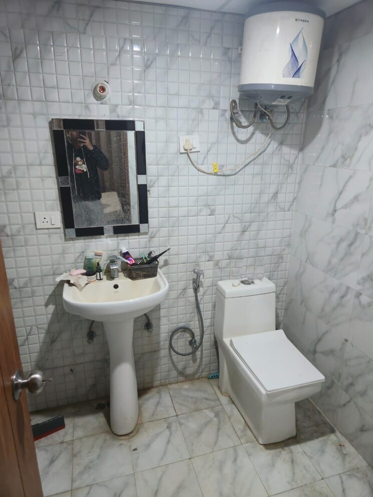 Bathroom, bisrakh jalalpur 1 Bedroom 608 Sq.Ft. Apartment In Bisrakh Jalalpur Greater Noida 9802486