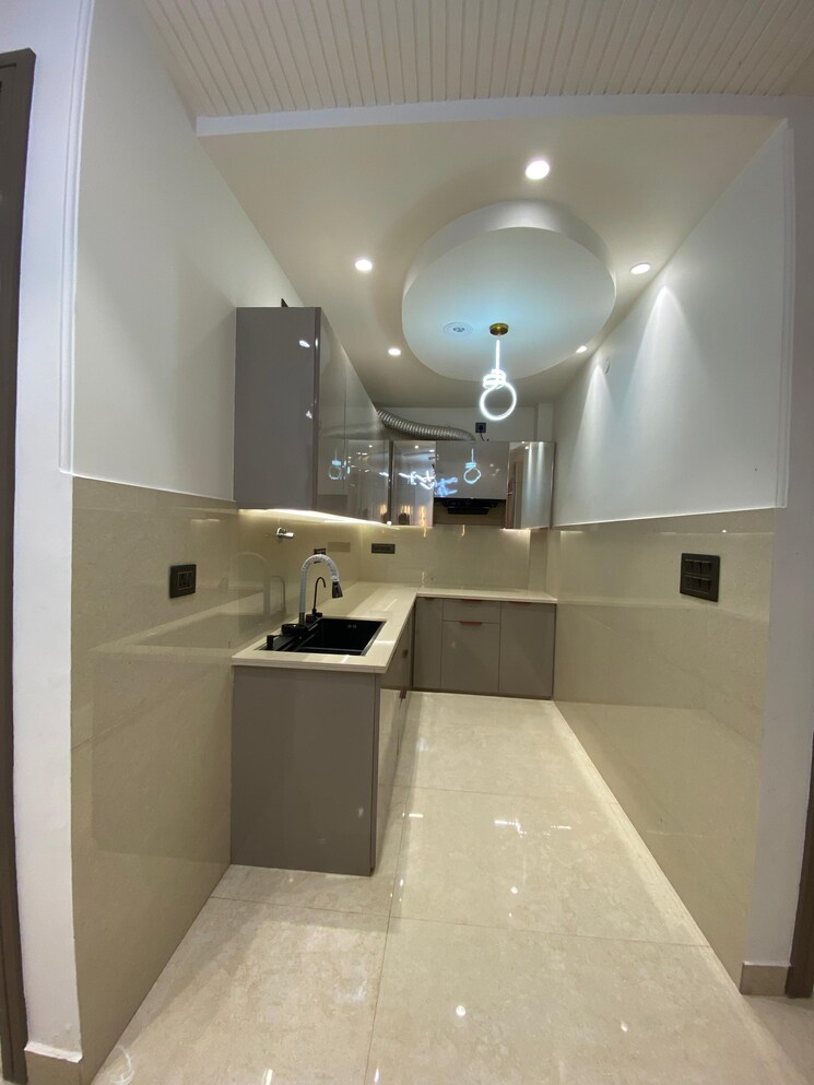 Kitchen, dwarka mor 3 Bedroom 100 Sq.Yd. Builder Floor In Dwarka Mor Delhi 9802831