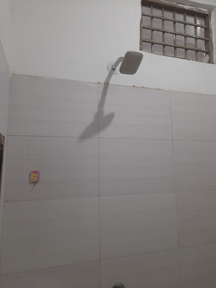 Bathroom, sector 63a Pg For Boys & Girls In Sector 63a 9803851