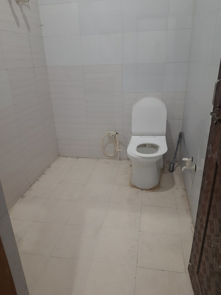 Bathroom, sector 63a Pg For Boys & Girls In Sector 63a 9803851