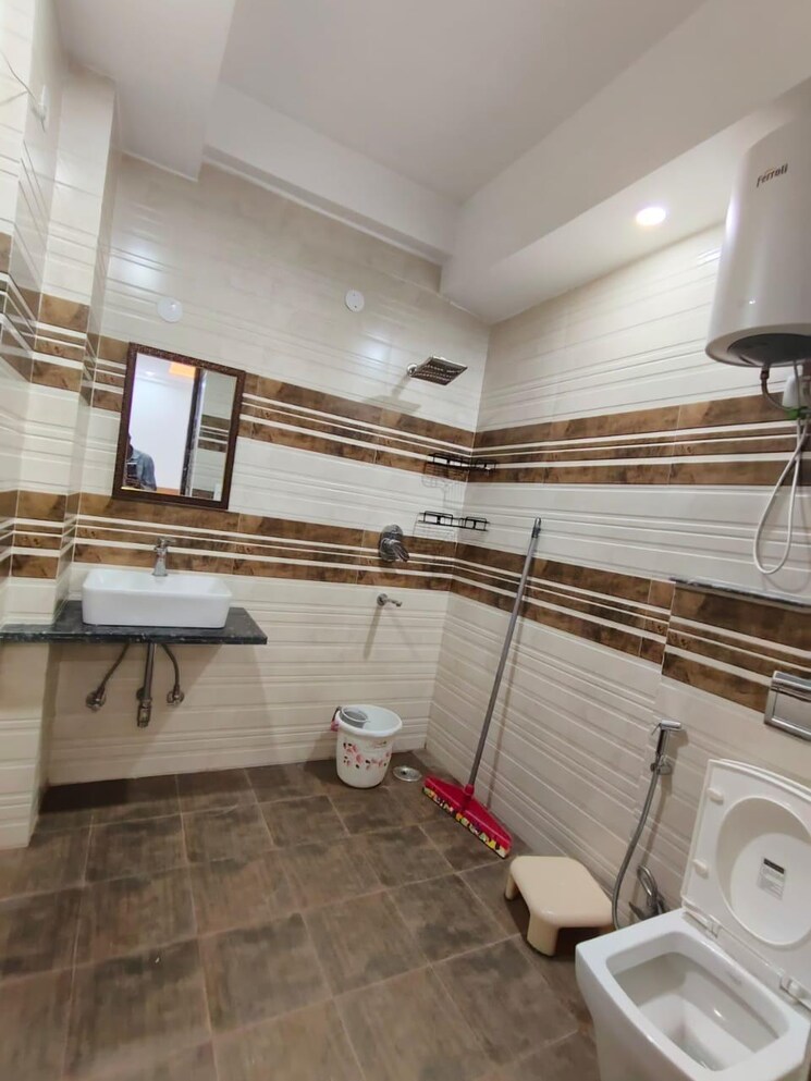 Attached Bathroom, sector 57 3 Bedroom 2700 Sq.Ft. Builder Floor In Sector 57 Gurgaon 9804146