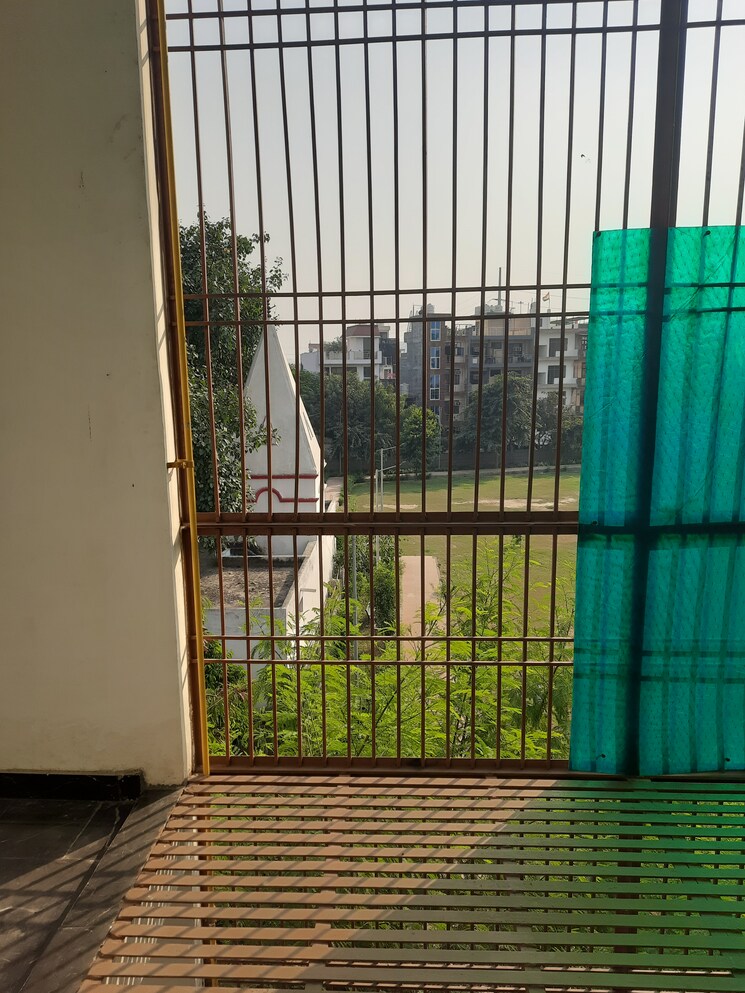 Balcony, sector 63a Pg For Boys & Girls In Sector 63a 9804034