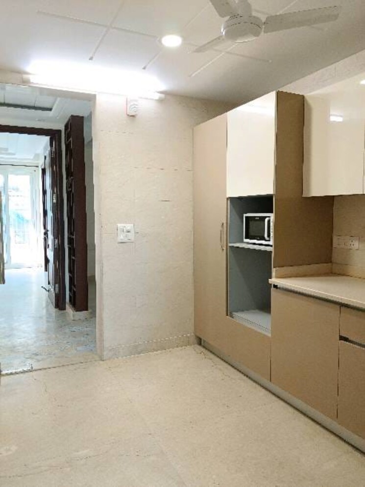 Room, defence colony 4 Bedroom 3600 Sq.Ft. Builder Floor In Defence Colony Delhi 9804271