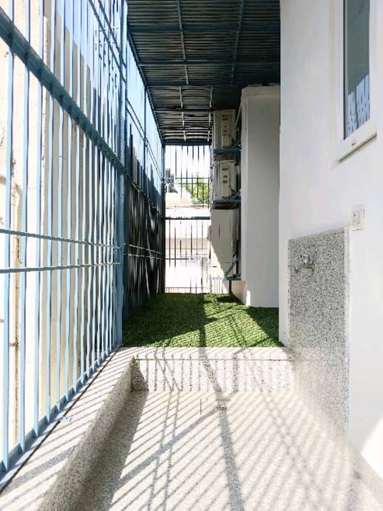 Balcony, defence colony 4 Bedroom 3600 Sq.Ft. Builder Floor In Defence Colony Delhi 9804271