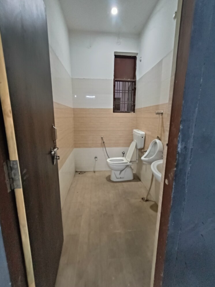Bathroom, gomti nagar Commercial Office Space 1826 Sq.Ft. In Gomti Nagar Lucknow 9804605