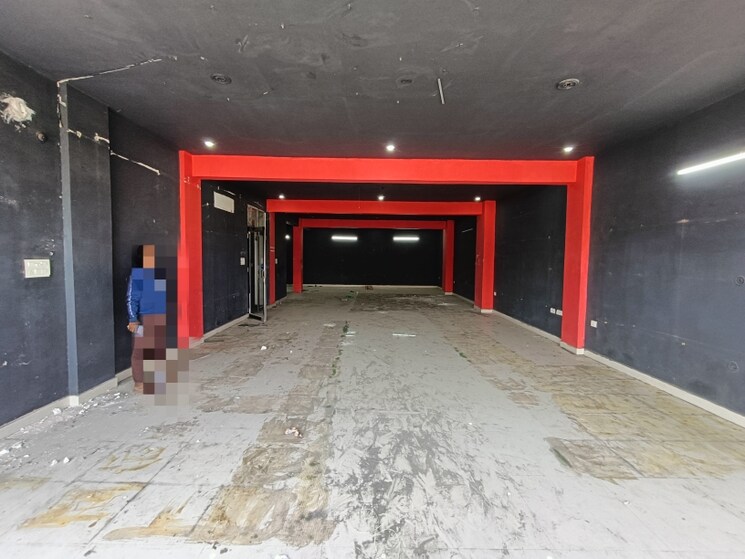  Parking, gomti nagar Commercial Office Space 1826 Sq.Ft. In Gomti Nagar Lucknow 9804605