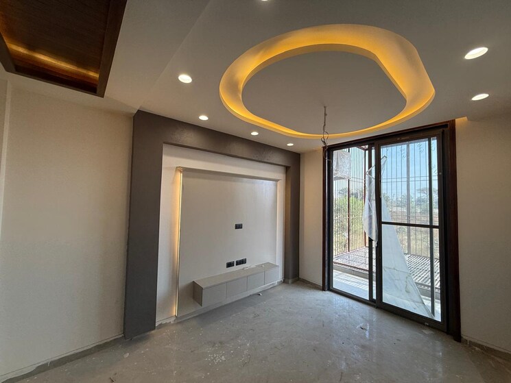 Room, parklands 4 Bedroom 350 Sq.Yd. Builder Floor In Sector 85 Faridabad 9804454