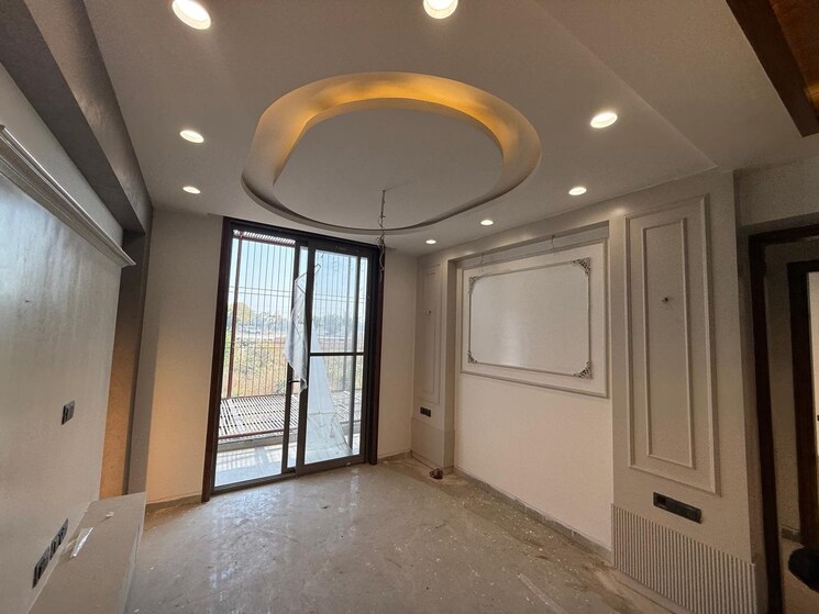 Room, puri-aman-vilas 4 Bedroom 350 Sq.Yd. Builder Floor In Sector 89 Faridabad 9804543