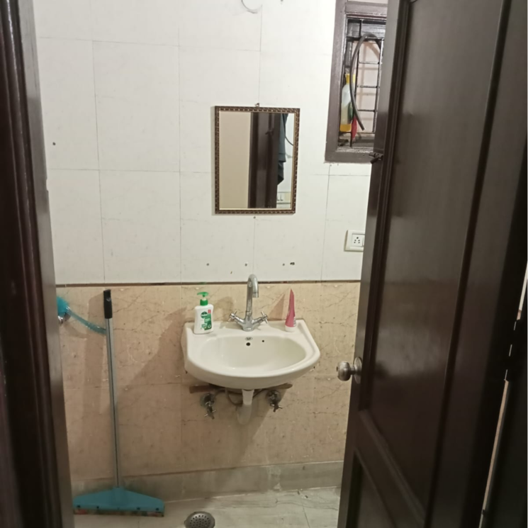 Bathroom, lajpat nagar i 2 Bedroom 900 Sq.Ft. Builder Floor In Lajpat Nagar I Delhi 9804579