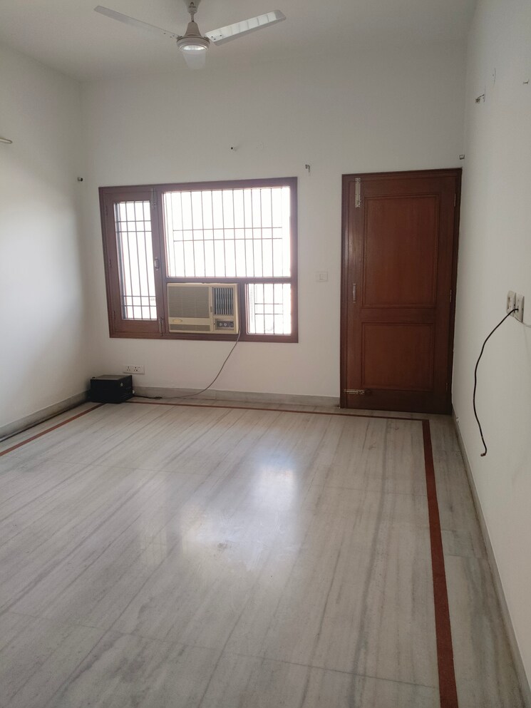 Room, sector 6 3 Bedroom 2300 Sq.Ft. Independent House In Sector 6 Panchkula 9804644