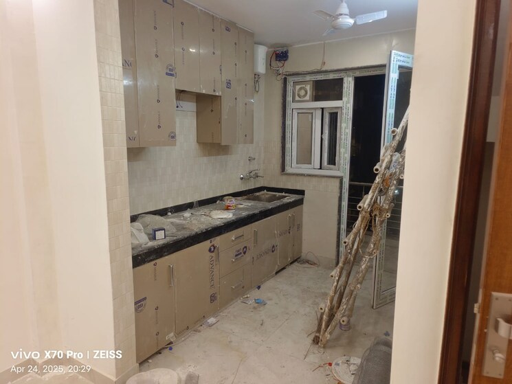 Balcony, east of kailash 3 Bedroom 1452 Sq.Ft. Builder Floor In East Of Kailash Delhi 9805058