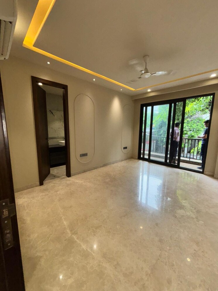 Room, dlf phase v 5 Bedroom 2430 Sq.Ft. Builder Floor In Dlf Phase V Gurgaon 9805686