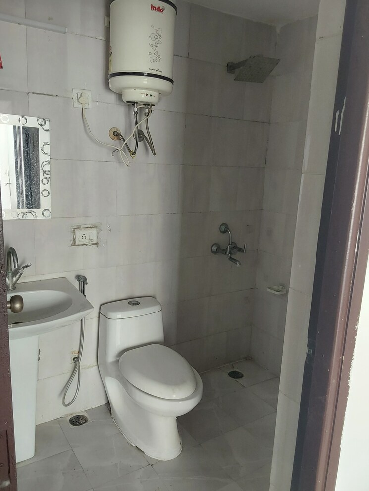 Attached Bathroom, ansal-royal-heritage 3 Bedroom 1485 Sq.Ft. Apartment In Sector 70 Faridabad 9805514
