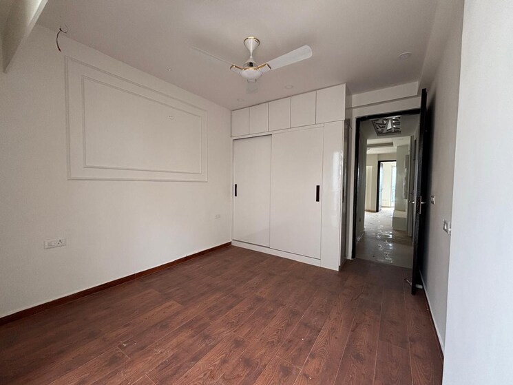 Room, signature-global-park-4-and-5 3 Bedroom 1081 Sq.Ft. Builder Floor In Sohna Sector 36 Gurgaon 9805576