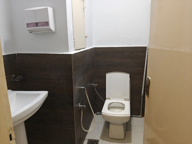 Bathroom, prestige-meridian-apartments Commercial Office Space 1000 Sq.Ft. In Mg Road Bangalore 9806224
