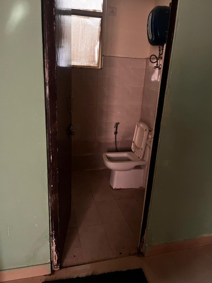 Bathroom, suncity-avenue-102 2 Bedroom 600 Sq.Ft. Apartment In Sector 102 Gurgaon 9806335