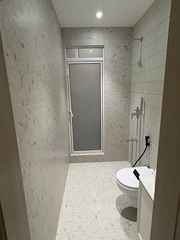 Bathroom, starwing-i-stay 2 Bedroom 611 Sq.Ft. Apartment In Andheri East Mumbai 9806127