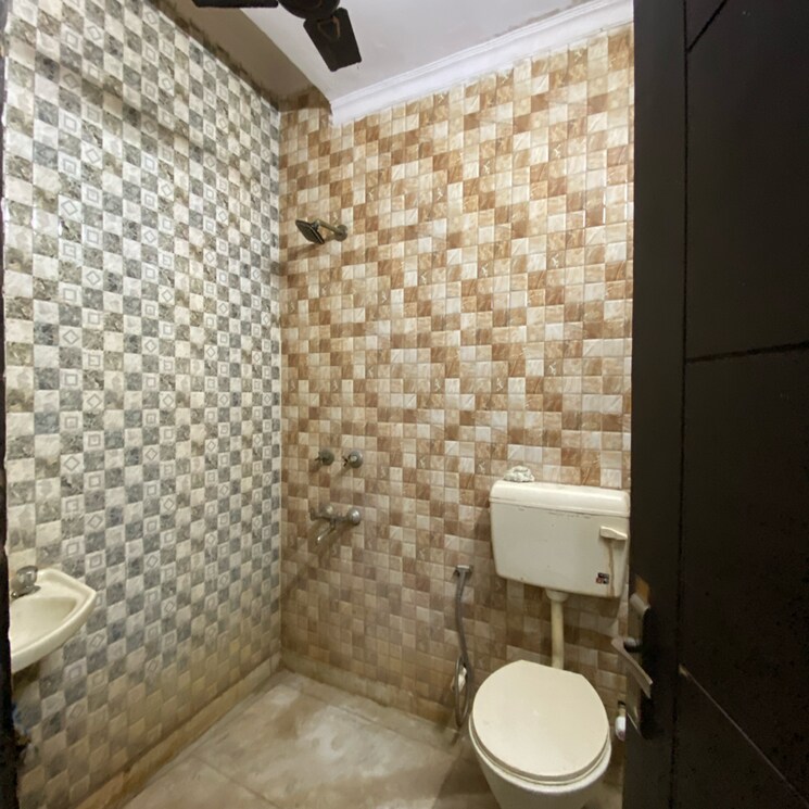 Bathroom, chattarpur 2 Bedroom 850 Sq.Ft. Builder Floor In Chattarpur Delhi 9806334