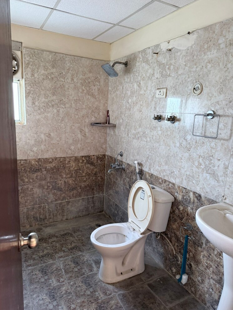 Bathroom, galaxy-royale 2 Bedroom 1060 Sq.Ft. Apartment In Gaur City 2 Greater Noida 9806599