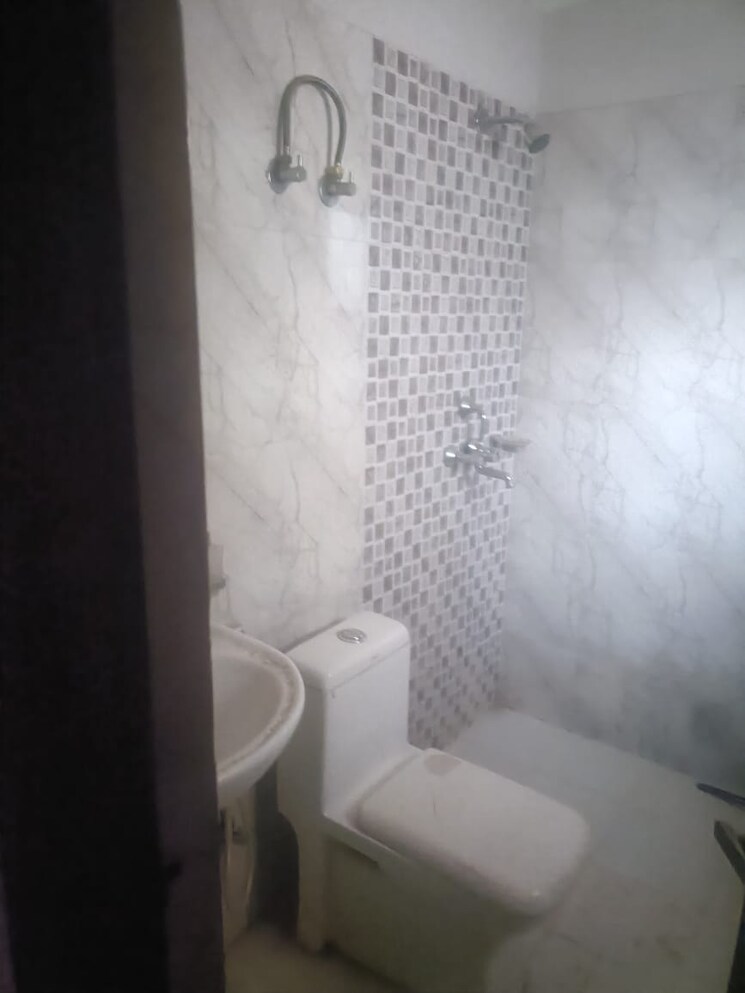 Bathroom, nirala-aspire 2 Bedroom 1000 Sq.Ft. Apartment In Sector 16 Greater Noida Greater Noida 9806675