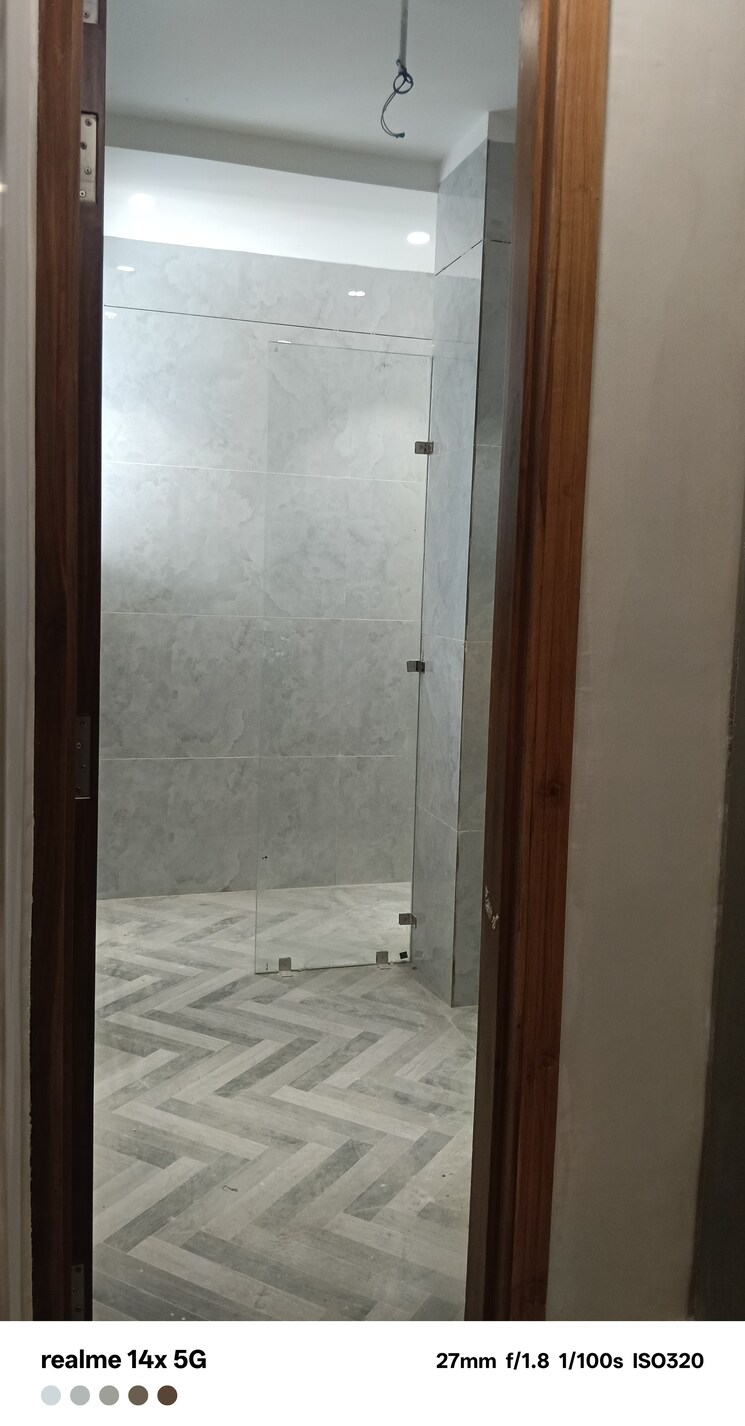 Room, bptp-park-sentosa 3 Bedroom 250 Sq.Yd. Builder Floor In Sector 77 Faridabad 9806624