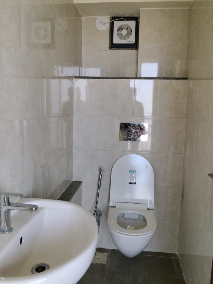 Bathroom, malad east 2 Bedroom 788 Sq.Ft. Apartment In Malad East Mumbai 9806670