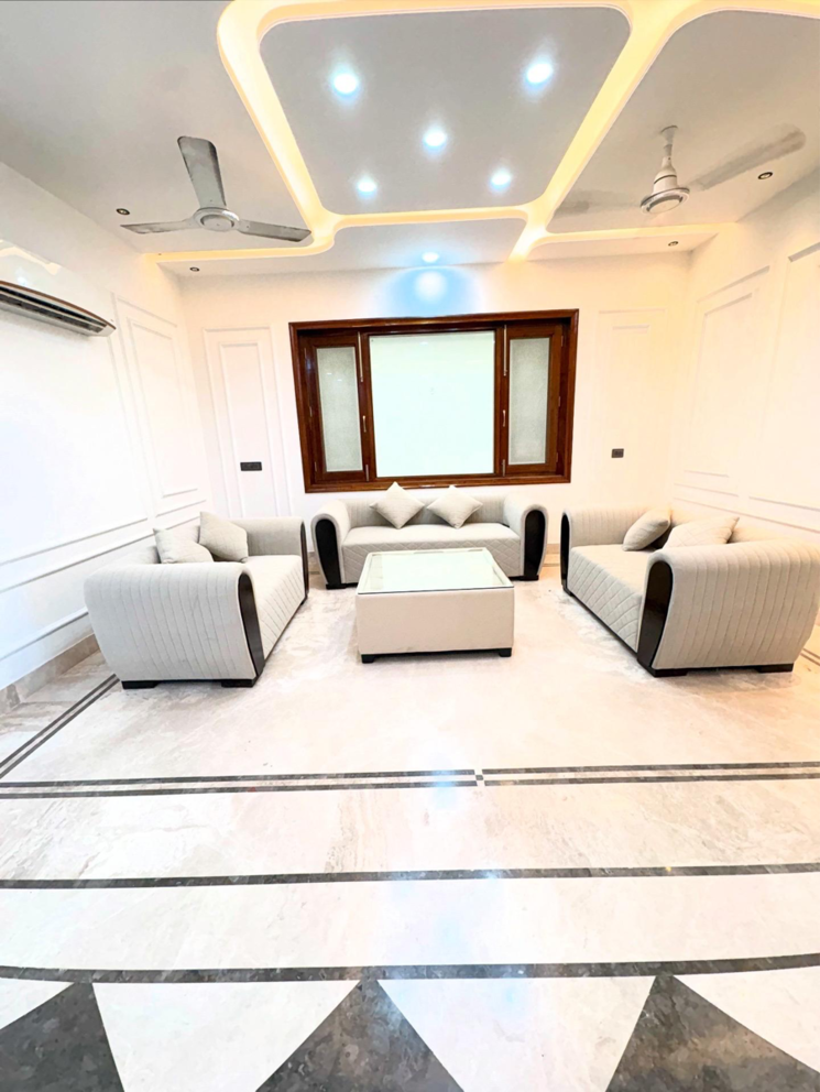 Team Area, super-mart-1 3 Bedroom 1978 Sq.Ft. Builder Floor In Dlf Phase iv Gurgaon 9806701