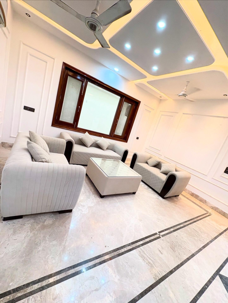 Team Area, super-mart-1 3 Bedroom 1978 Sq.Ft. Builder Floor In Dlf Phase iv Gurgaon 9806701