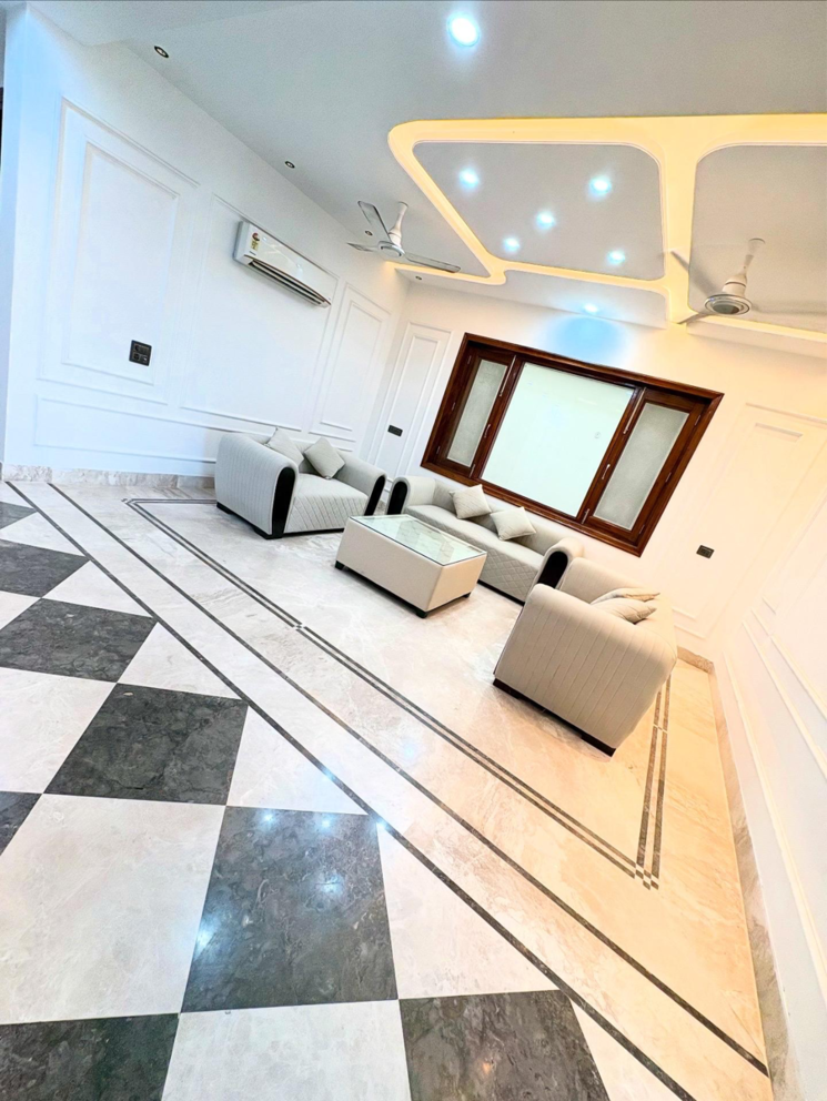 Team Area, super-mart-1 3 Bedroom 1978 Sq.Ft. Builder Floor In Dlf Phase iv Gurgaon 9806701