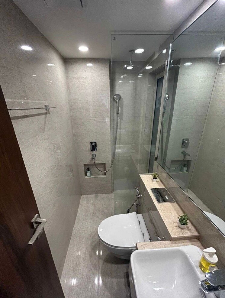 Bathroom, hiranandani-regent-hill 1 Bedroom 379 Sq.Ft. Apartment In Powai Mumbai 9806800