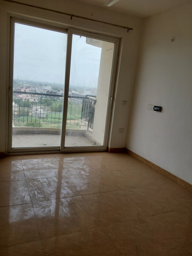 Room, ansal-royal-heritage 2.5 Bedroom 1000 Sq.Ft. Apartment In Sector 70 Faridabad 9806842