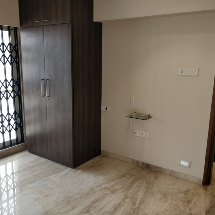 Room, santacruz east 3 Bedroom 1300 Sq.Ft. Apartment In Santacruz East Mumbai 9806956