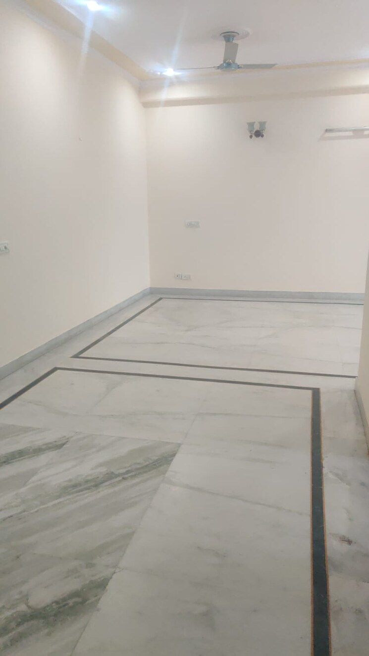 Room, sushant lok iii 2.5 Bedroom 192 Sq.Yd. Builder Floor In Sushant Lok Iii Gurgaon 9807163