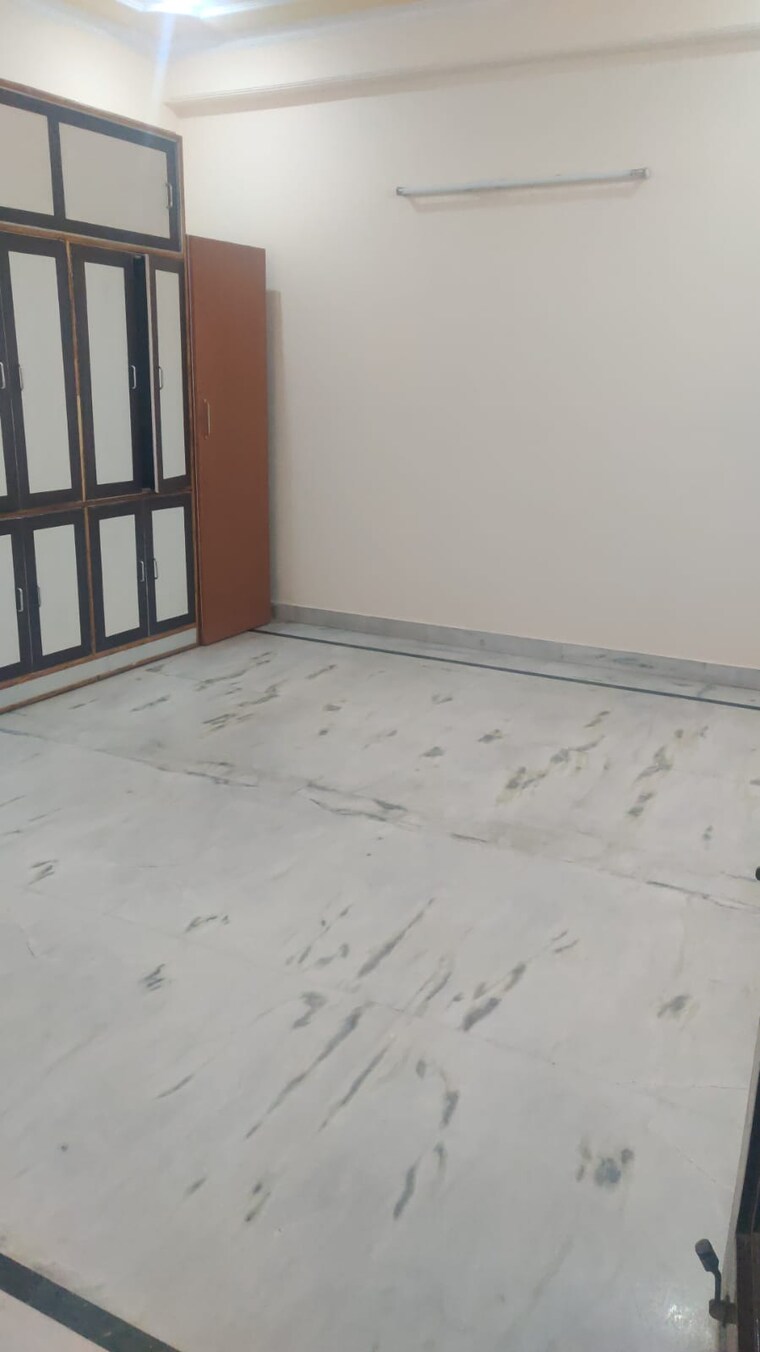 Room, sushant lok iii 2.5 Bedroom 192 Sq.Yd. Builder Floor In Sushant Lok Iii Gurgaon 9807163