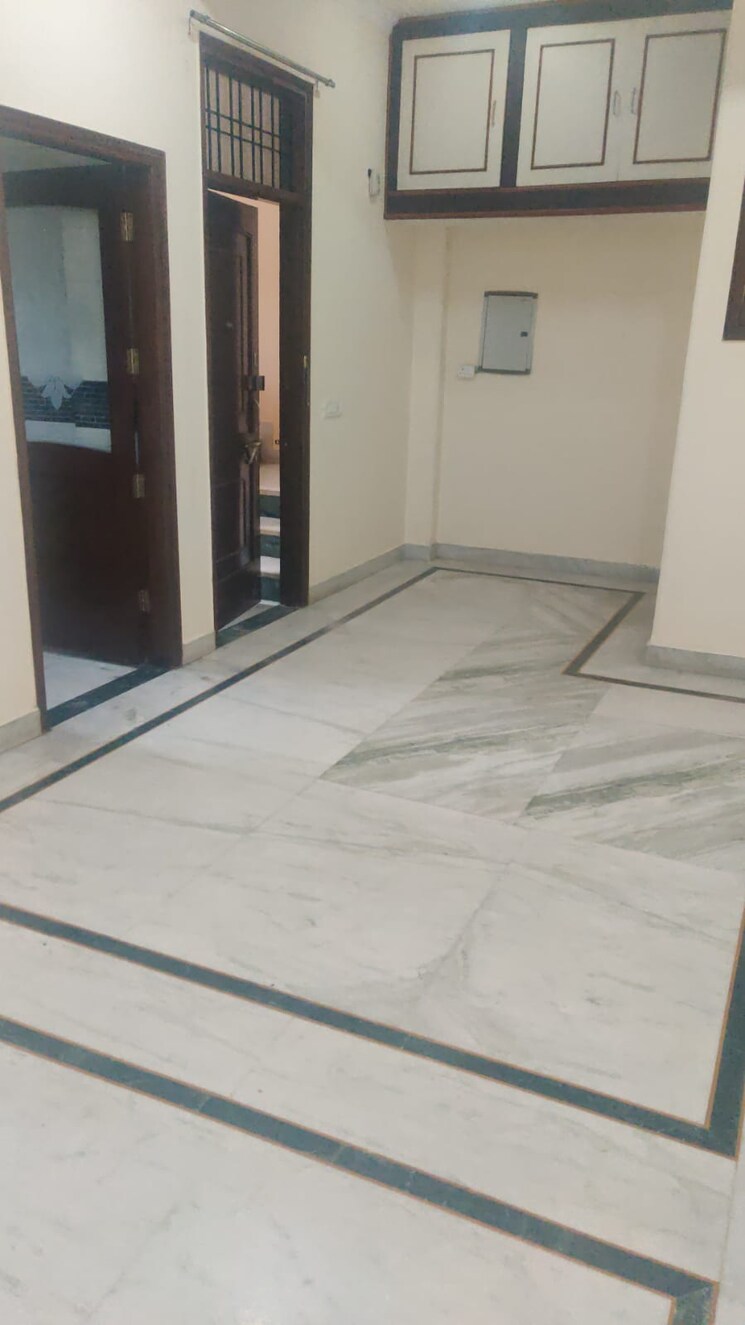 Room, sushant lok iii 2.5 Bedroom 192 Sq.Yd. Builder Floor In Sushant Lok Iii Gurgaon 9807163