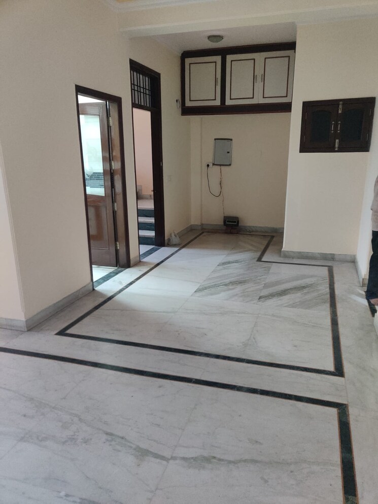 Room, sushant lok iii 2.5 Bedroom 192 Sq.Yd. Builder Floor In Sushant Lok Iii Gurgaon 9807163