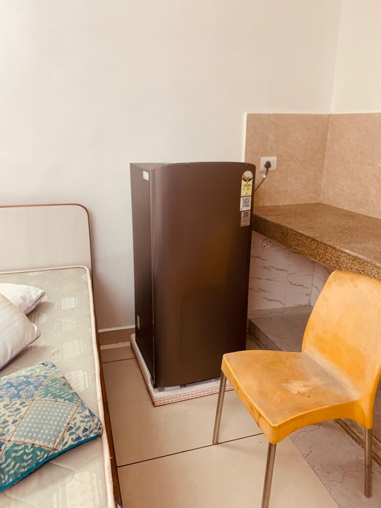 undefined, sector 35 1 RK 200 Sq.Ft. Independent House In Sector 35 Noida 9807176