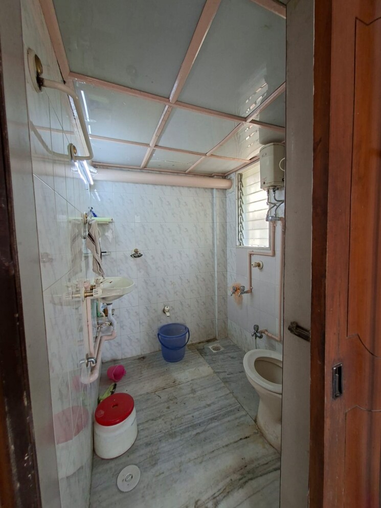Bathroom, yogi-darpan-chs 1 RK 300 Sq.Ft. Apartment In Yogi Nagar Mumbai 9807371