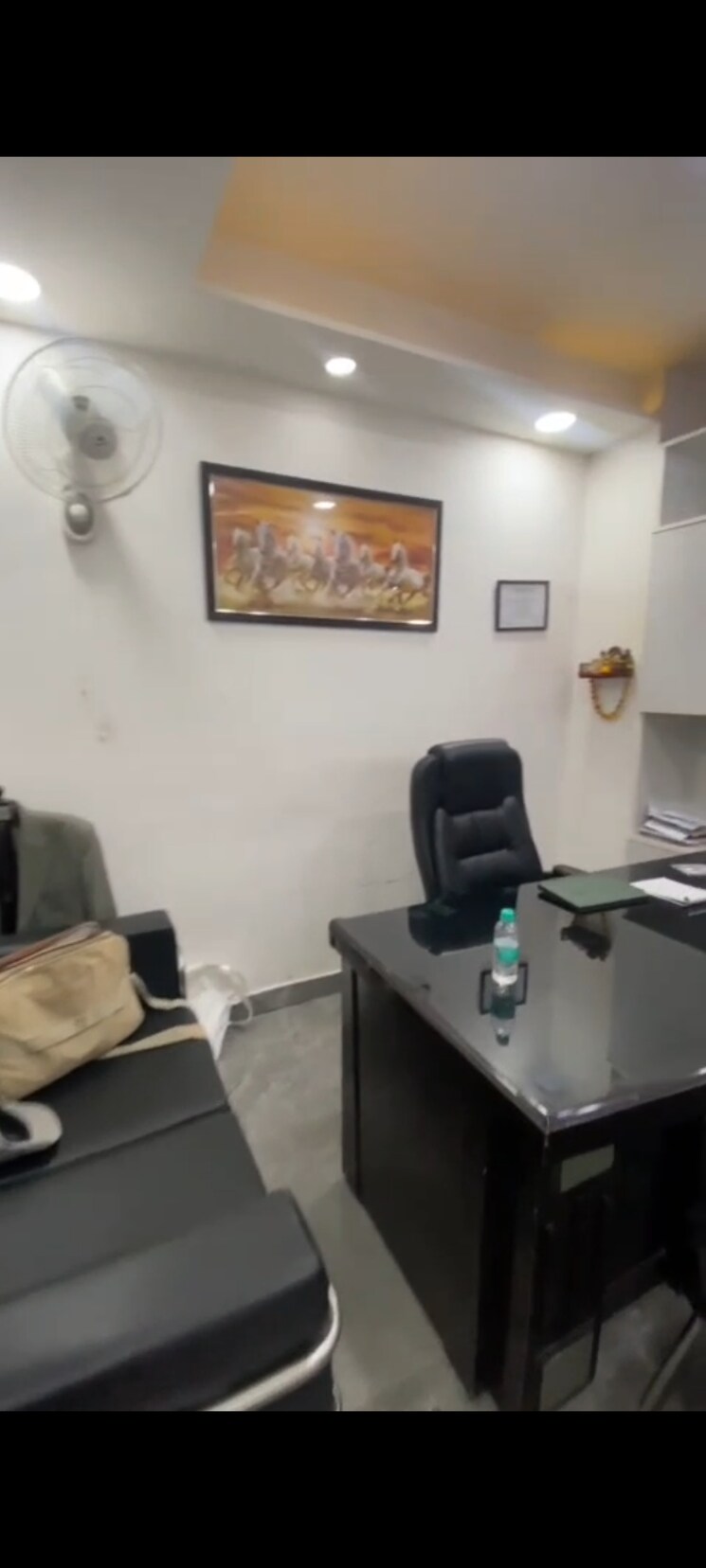 Team Area, netaji subhash place Commercial Office Space 700 Sq.Ft. In Netaji Subhash Place Delhi 9807447