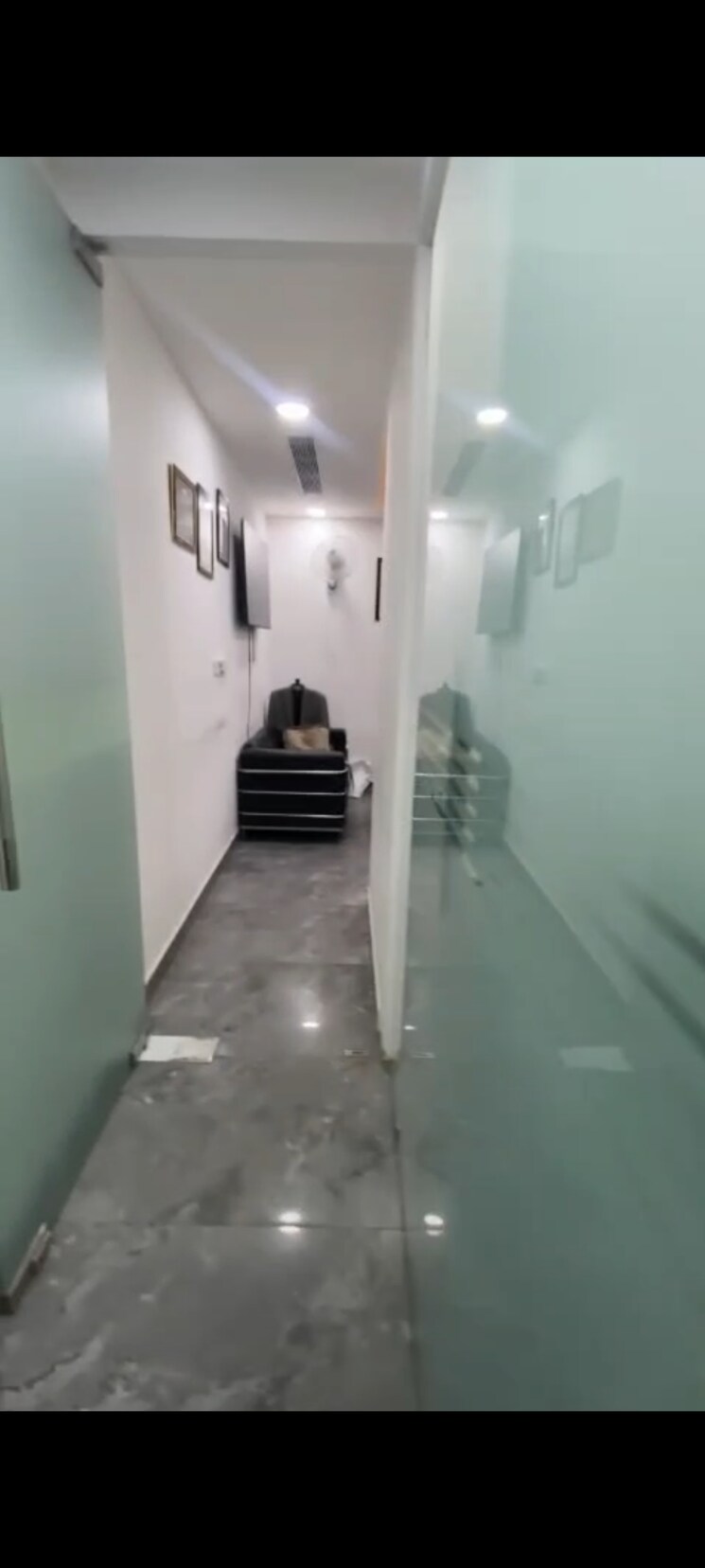 undefined, netaji subhash place Commercial Office Space 700 Sq.Ft. In Netaji Subhash Place Delhi 9807447