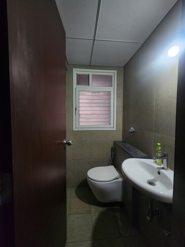 Bathroom, puravankara-silversands 3 Bedroom 1350 Sq.Ft. Apartment In Mundhwa Pune 9807452